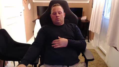 couple3845 online show from November 8, 7:55 am