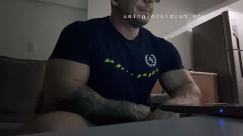 Snapshot of couplemuscle40 chatting on October 1, 11:41 pm couplemuscle40 online show from October 1, 11:41 pm