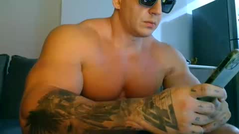 Snapshot of couplemuscle40 chatting on September 23, 11:37 pm couplemuscle40 online show from September 23, 11:37 pm