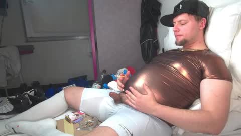 Snapshot of cravingboy chatting on February 21, 7:43 pm robin online show from February 21, 7:43 pm