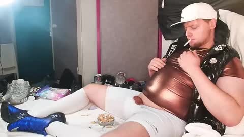 Snapshot of cravingboy chatting on December 21, 9:15 pm robin online show from December 21, 9:15 pm