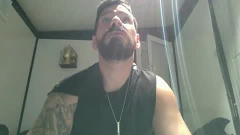 Snapshot of crazycouple1011 chatting on October 4, 1:10 am funcouple online show from October 4, 1:10 am