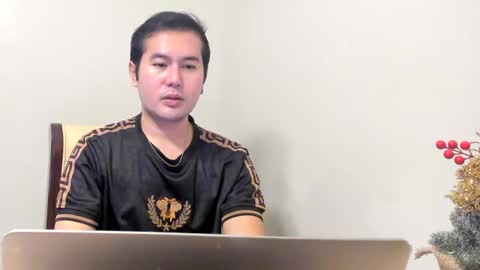 Snapshot of creamynow chatting on January 3, 8:32 pm BareCreamyCum online show from January 3, 8:32 pm