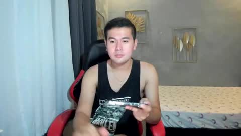 Snapshot of creamynow chatting on February 6, 6:24 pm BareCreamyCum online show from February 6, 6:24 pm
