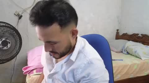 Snapshot of cris_simons chatting on January 27, 8:17 pm cris_simons online show from January 27, 8:17 pm