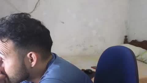 Snapshot of cris_simons chatting on December 4, 4:32 am cris_simons online show from December 4, 4:32 am