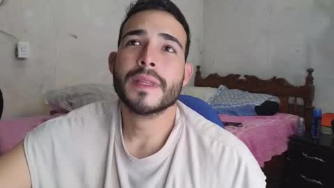 Snapshot of cris_simons chatting on February 12, 1:52 am cris_simons online show from February 12, 1:52 am