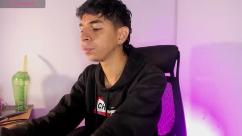 cristhian online show from January 8, 3:23 am