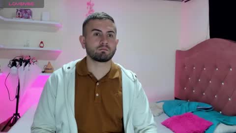 Snapshot of cristianolopez chatting on February 11, 1:41 am cris online show from February 11, 1:41 am