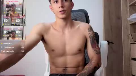 Snapshot of cristopher23_ chatting on October 19, 7:06 pm cristopher23 online show from October 19, 7:06 pm