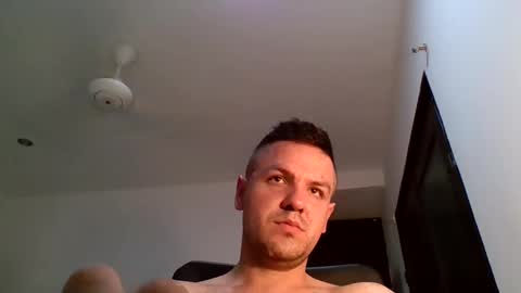 cristopher3042 online show from November 12, 3:23 am