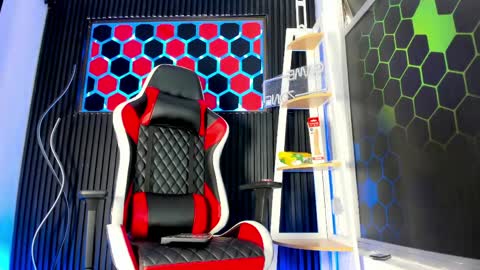 Cristopher  online show from April 12, 7:59 pm