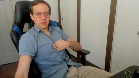 curious_10 online show from November 18, 2:43 pm