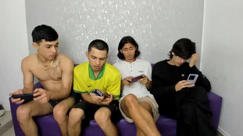 Snapshot of cute_boys18 chatting on January 29, 12:33 am ARTURO-18 MATIAS-18 NIKOLAY-19 HADES-18 GABO-19 online show from January 29, 12:33 am