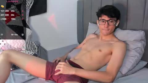Snapshot of cute_diego_ chatting on February 11, 11:44 pm Diego online show from February 11, 11:44 pm