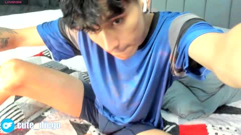 Snapshot of cute_diego_ chatting on December 18, 11:08 pm Diego online show from December 18, 11:08 pm