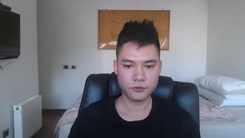 cuteasianchris online show from February 15, 9:45 pm