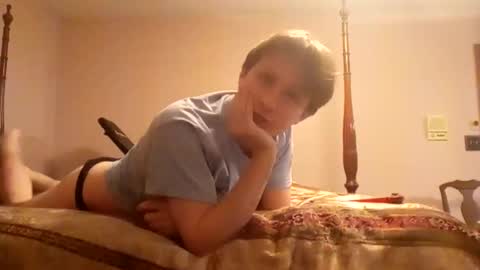 Snapshot of cuteboii29 chatting on February 13, 4:00 am cuteboii29 online show from February 13, 4:00 am