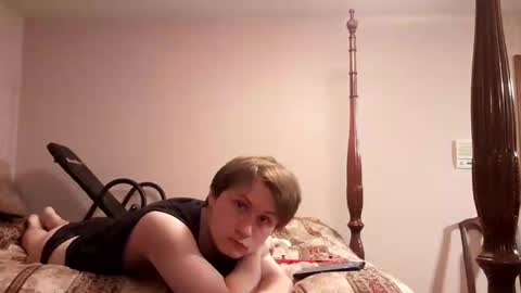 Snapshot of cuteboii29 chatting on March 4, 2:17 am cuteboii29 online show from March 4, 2:17 am
