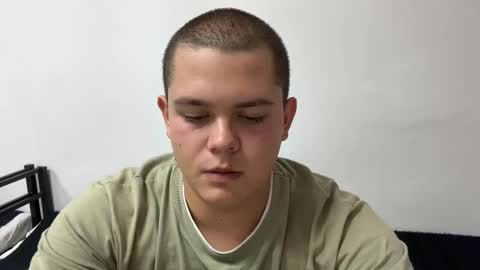 Snapshot of cutebutnaughty_ chatting on October 3, 7:30 pm Alex online show from October 3, 7:30 pm