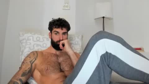 cuteeboy online show from January 10, 11:25 am