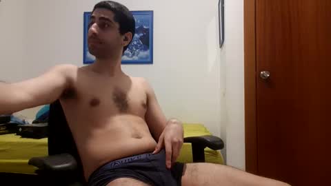 cuteguy52 online show from March 12, 1:24 am