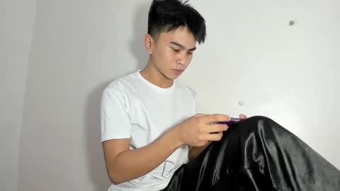 Snapshot of cutie_luwi chatting on October 15, 9:39 am luwi online show from October 15, 9:39 am