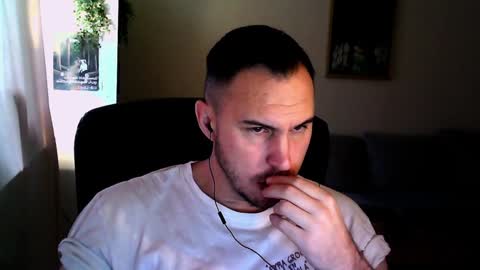 DadBodStephen online show from December 4, 8:12 am