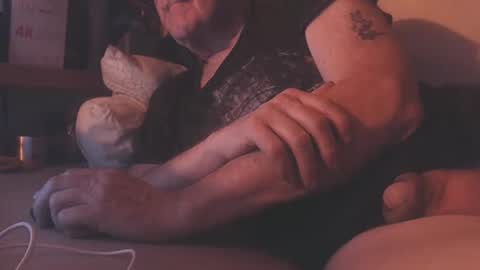 Snapshot of daddiesmonstercock chatting on January 10, 2:46 am daddiesmonstercock online show from January 10, 2:46 am