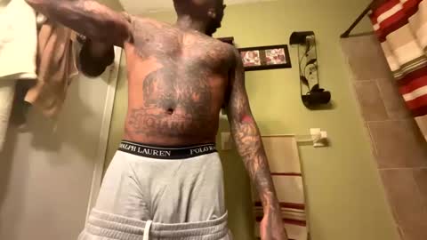 Snapshot of daddyjanimal chatting on October 4, 2:49 am sexy tatted king bbc online show from October 4, 2:49 am