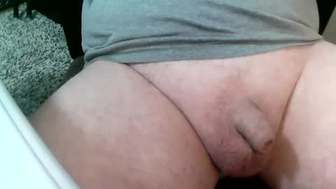 Snapshot of daddysmalls_55 chatting on December 20, 10:32 pm daddysmalls online show from December 20, 10:32 pm