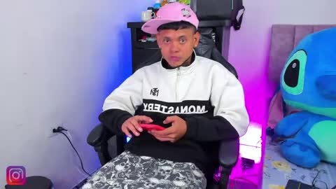 damar_felipe online show from May 4, 8:43 pm