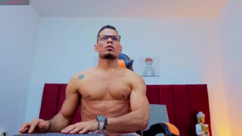 Damon online show from October 28, 8:33 pm