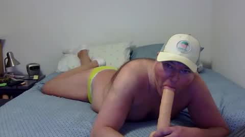 Snapshot of dandyhandys chatting on January 14, 12:11 am Andy online show from January 14, 12:11 am