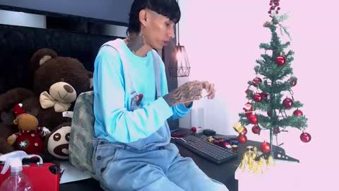 Daniel Delux  online show from December 5, 12:45 pm