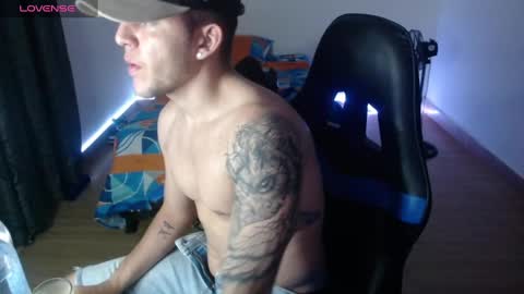 Snapshot of daniel_vargas5 chatting on February 15, 8:11 am Daniel online show from February 15, 8:11 am