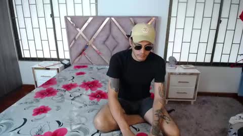 daniel_velez26 online show from May 13, 12:24 pm