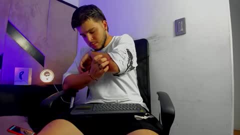 Snapshot of danielclarton chatting on September 19, 2:34 am DANIEL online show from September 19, 2:34 am