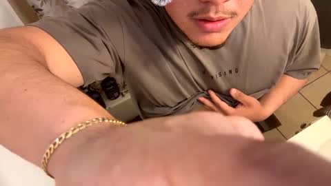 Snapshot of danny122335544 chatting on February 14, 11:10 pm Danny online show from February 14, 11:10 pm