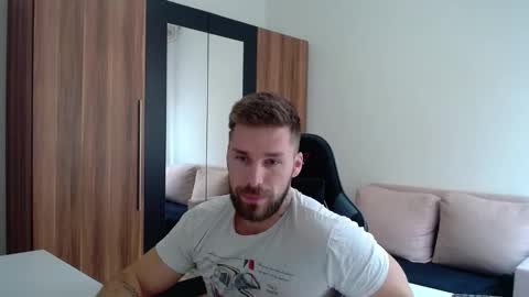 darius_94 online show from April 1, 12:07 pm