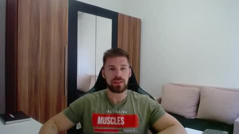 darius_94 online show from April 3, 4:15 pm
