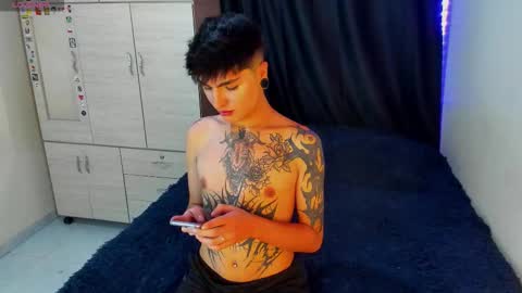 Snapshot of dark_lucky chatting on October 23, 12:47 am Juanito online show from October 23, 12:47 am