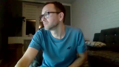Snapshot of darkhaired34 chatting on February 8, 9:04 pm darkhaired34 online show from February 8, 9:04 pm