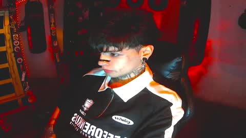   online show from November 20, 9:30 am