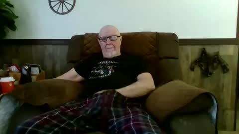 dave571960 online show from April 6, 11:11 am