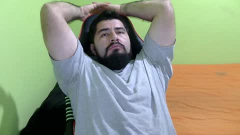 Snapshot of daviddelz chatting on December 22, 7:33 am David online show from December 22, 7:33 am