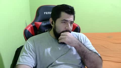 Snapshot of daviddelz chatting on December 11, 6:59 am David online show from December 11, 6:59 am