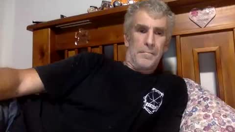 deanofflove2210 online show from March 2, 8:38 am