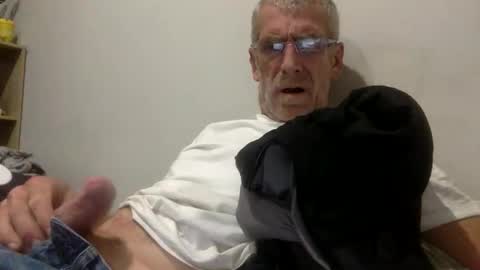 deanofflove221000 online show from April 11, 6:11 pm