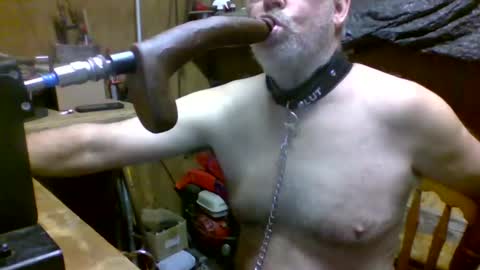 Snapshot of deepthroat227 chatting on March 12, 4:46 pm Deepthroat My Big Dildos online show from March 12, 4:46 pm